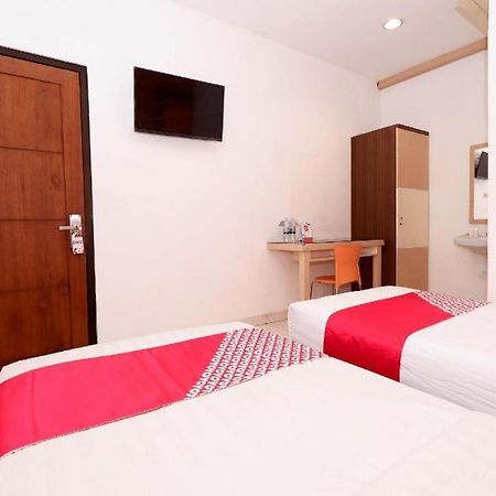 Oyo 1251 Residence 8 Semarang Exteriér fotografie