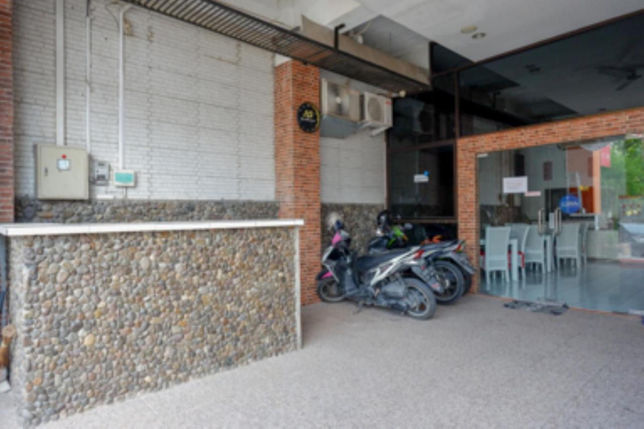 Oyo 1251 Residence 8 Semarang Exteriér fotografie