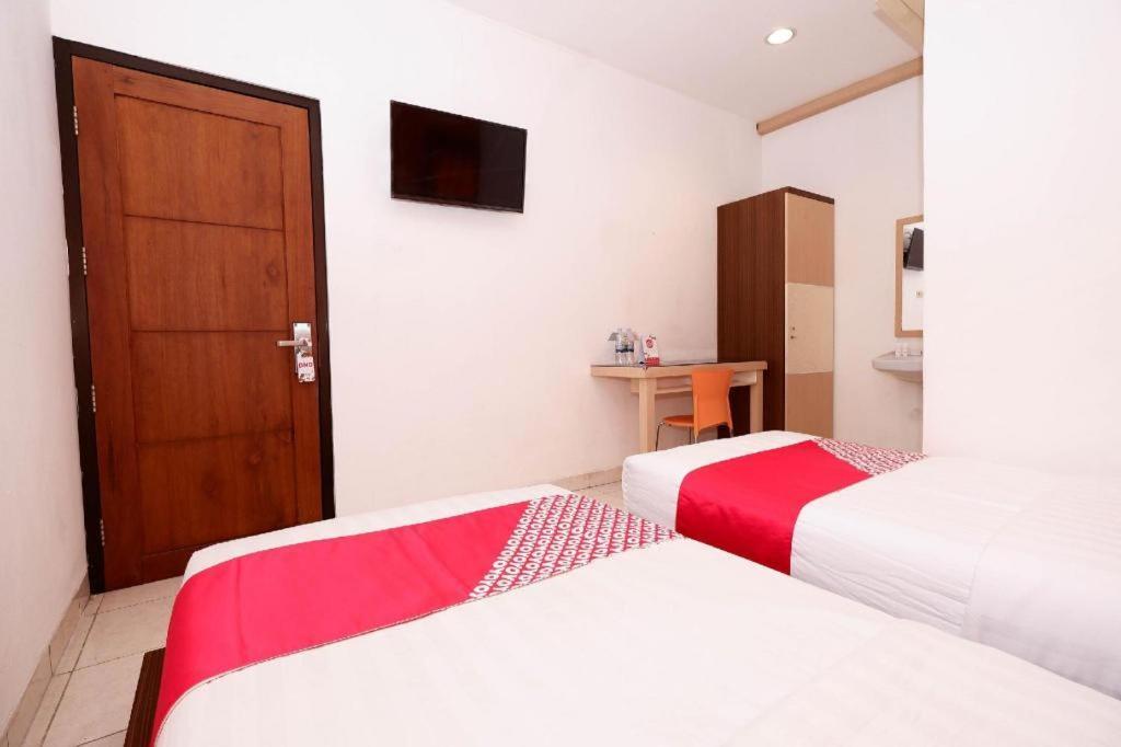 Oyo 1251 Residence 8 Semarang Exteriér fotografie