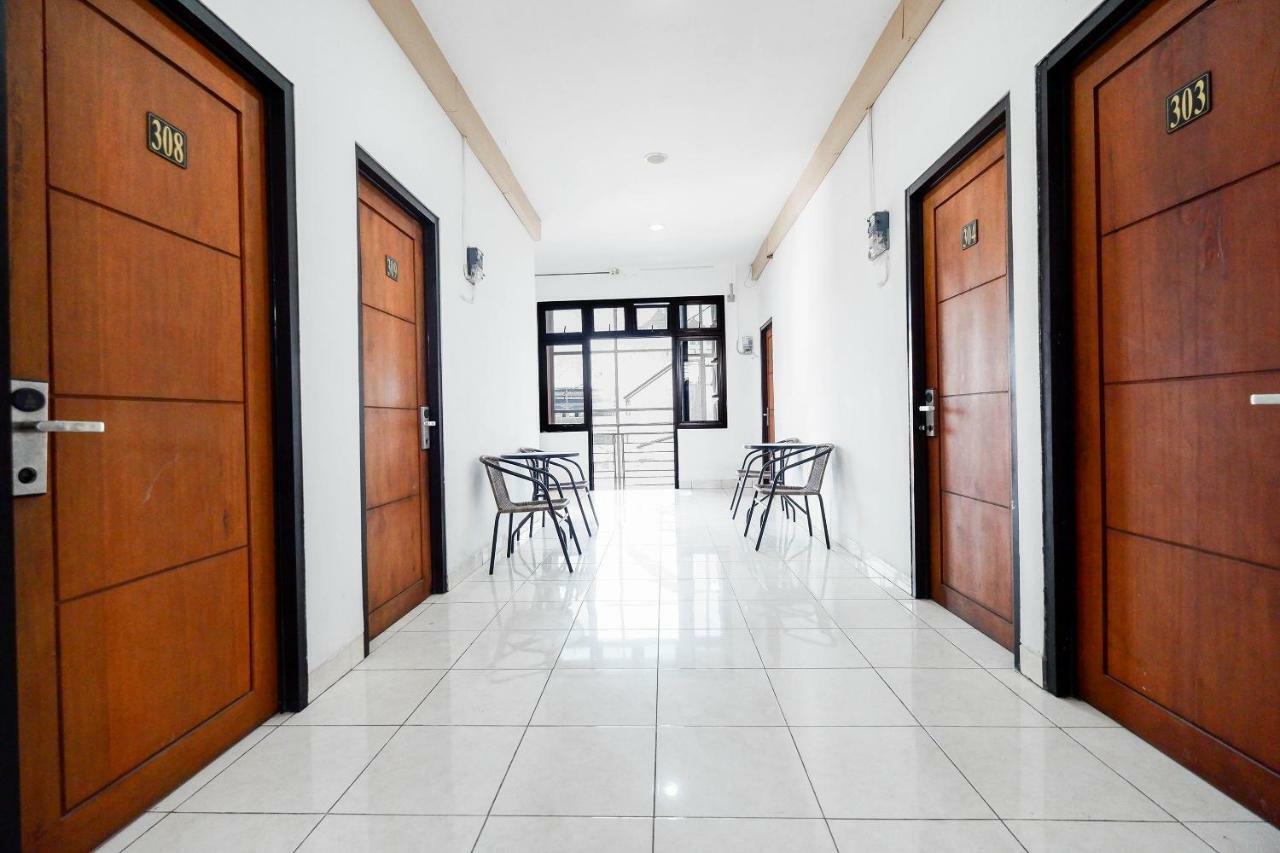 Oyo 1251 Residence 8 Semarang Exteriér fotografie
